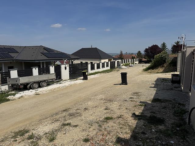 Eladó telek