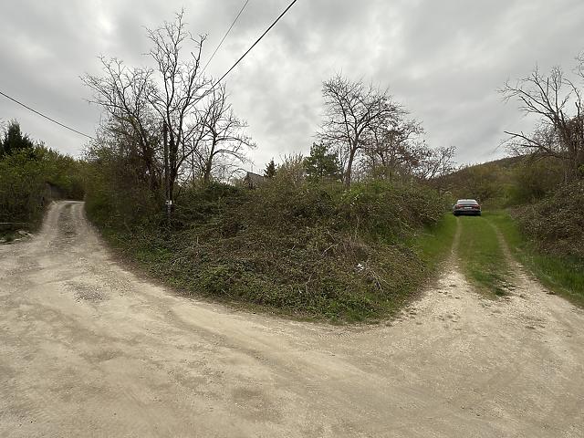 Eladó telek