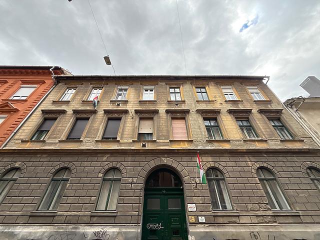 Eladó üzlethelyiség