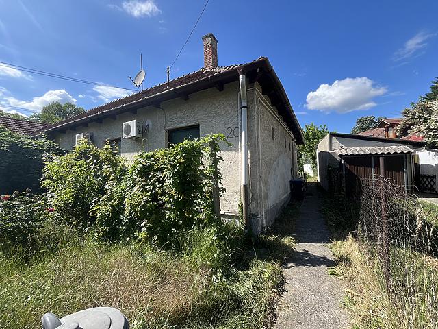 Eladó telek