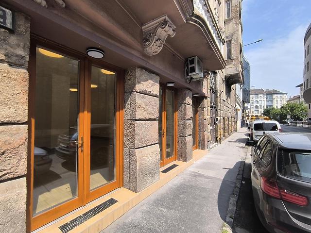 Eladó üzlethelyiség