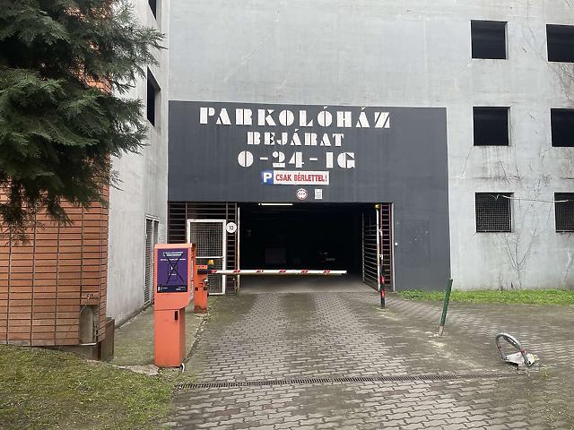 Eladó garázs