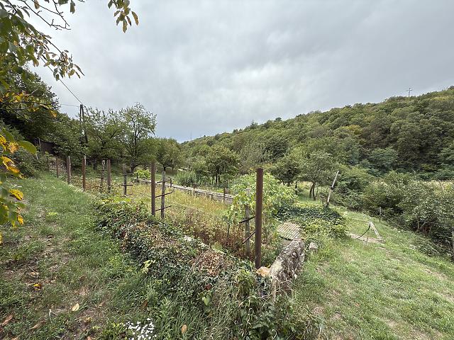Eladó telek