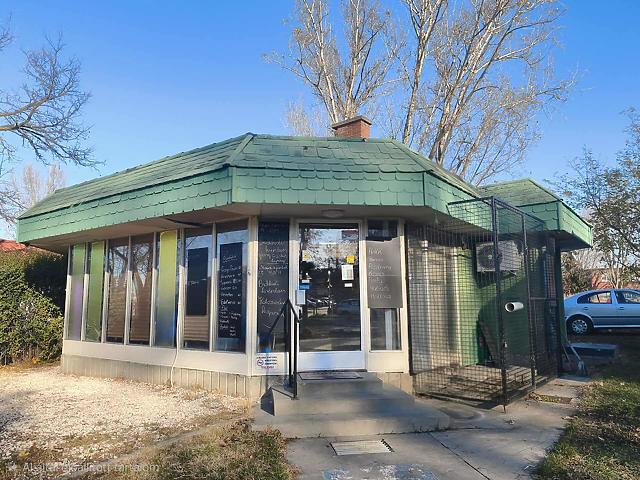 Eladó üzlethelyiség