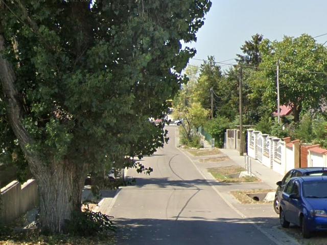Eladó telek