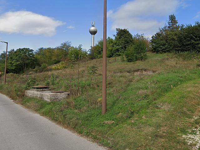Eladó telek