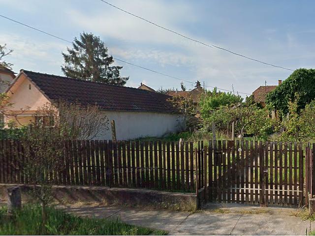 Eladó telek