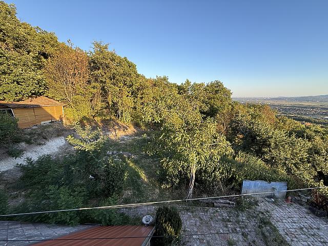 Eladó telek